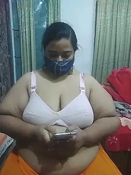 Snapshot of momo_loves chatting on 28, 2, 2026 momo loves online show from 28, 2, 2026