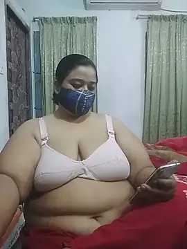 Snapshot of momo_loves chatting on 1, 3, 2026 momo loves online show from 1, 3, 2026