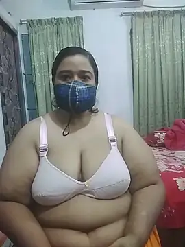 Snapshot of momo_loves chatting on 2, 3, 2026 momo loves online show from 2, 3, 2026