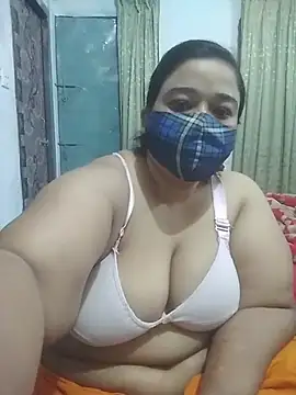 Snapshot of momo_loves chatting on 4, 3, 2026 momo loves online show from 4, 3, 2026