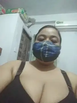 Snapshot of momo_loves chatting on 5, 3, 2026 momo loves online show from 5, 3, 2026