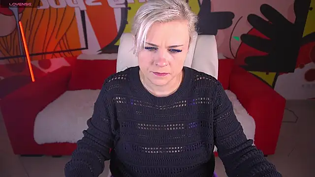 Snapshot of CrystalVibe chatting on 6, 3, 2026 CrystalVibe online show from 6, 3, 2026