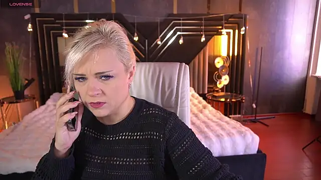 Snapshot of CrystalVibe chatting on 8, 3, 2026 CrystalVibe online show from 8, 3, 2026