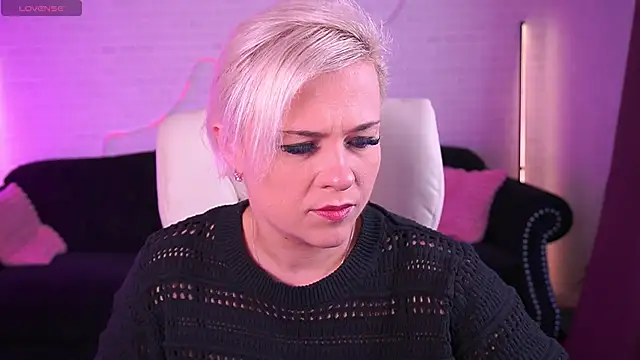 Snapshot of CrystalVibe chatting on 12, 3, 2026 CrystalVibe online show from 12, 3, 2026