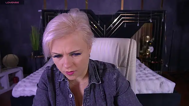 Snapshot of CrystalVibe chatting on 17, 3, 2026 CrystalVibe online show from 17, 3, 2026