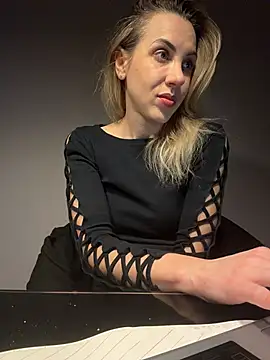 ElenaWhitmore online show from 23, 2, 2026