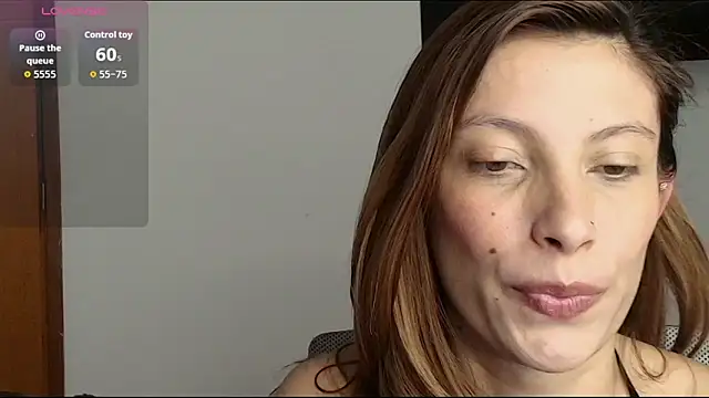 Snapshot of Sweet_moon_v_ chatting on 8, 4, 2026 Sweet moon v online show from 8, 4, 2026