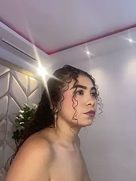 CamilaCastillo online show from 20, 6, 2026