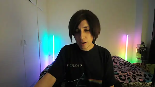 HoneyValentine online show from 7, 5, 2026