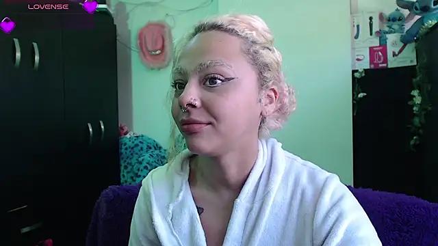 Snapshot of maddiie chatting on 18, 1, 2026 maddiie online show from 18, 1, 2026