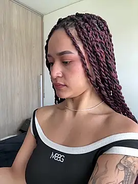 Snapshot of crystal_dlun chatting on 26, 2, 2026 crystal dlun online show from 26, 2, 2026