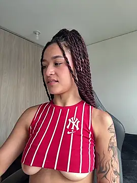 Snapshot of crystal_dlun chatting on 5, 3, 2026 crystal dlun online show from 5, 3, 2026