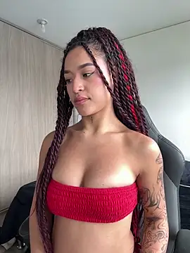 Snapshot of crystal_dlun chatting on 7, 3, 2026 crystal dlun online show from 7, 3, 2026