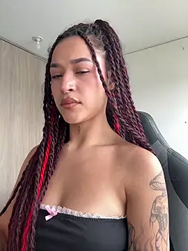 Snapshot of crystal_dlun chatting on 8, 3, 2026 crystal dlun online show from 8, 3, 2026