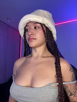 Snapshot of crystal_dlun chatting on 16, 3, 2026 crystal dlun online show from 16, 3, 2026