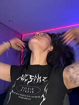 Snapshot of crystal_dlun chatting on 17, 3, 2026 crystal dlun online show from 17, 3, 2026