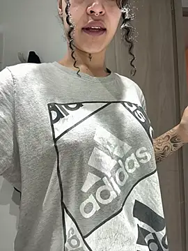 Snapshot of crystal_dlun chatting on 22, 3, 2026 crystal dlun online show from 22, 3, 2026