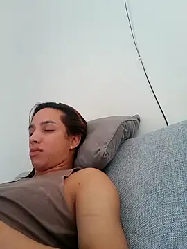 ofjuliaa online show from 29, 4, 2026