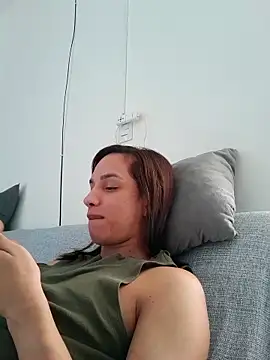 ofjuliaa online show from 5, 5, 2026