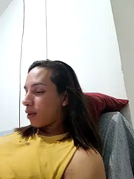 ofjuliaa online show from 6, 5, 2026