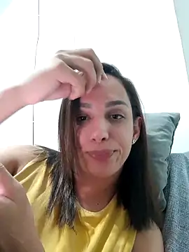 ofjuliaa online show from 7, 5, 2026