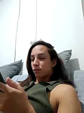 ofjuliaa online show from 7, 5, 2026