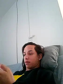 ofjuliaa online show from 10, 5, 2026