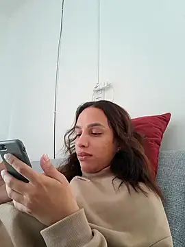 ofjuliaa online show from 11, 5, 2026