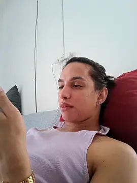 ofjuliaa online show from 15, 5, 2026