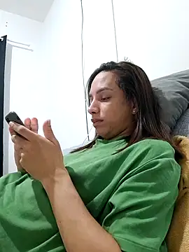ofjuliaa online show from 20, 5, 2026