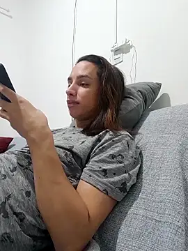 ofjuliaa online show from 10, 6, 2026