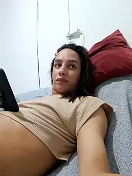 ofjuliaa online show from 15, 6, 2026