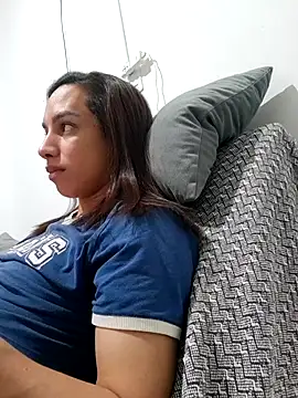 ofjuliaa online show from 13, 7, 2026