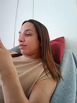 ofjuliaa online show from 4, 8, 2026