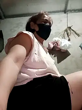 Snapshot of Lyna_sexy24 chatting on 27, 2, 2026 Lyna sexy24 online show from 27, 2, 2026