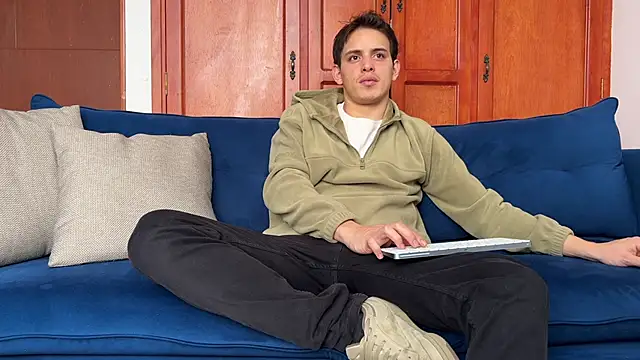 Snapshot of Enzho_liam chatting on 6, 2, 2026 Enzho liam online show from 6, 2, 2026