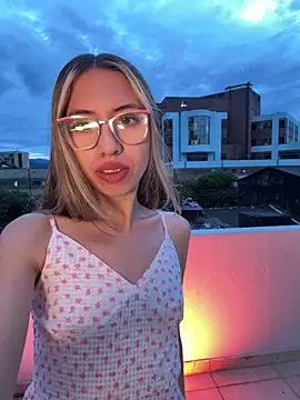 yeye sweet  online show from 18, 4, 2026