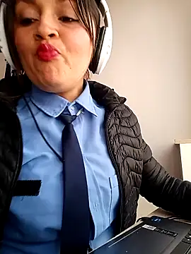 Snapshot of Alejandra_N chatting on 4, 3, 2026 Alejandra N online show from 4, 3, 2026