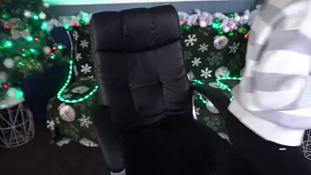 Snapshot of Dafni_Monn chatting on 16, 12, 2025 Dafni Monn online show from 16, 12, 2025