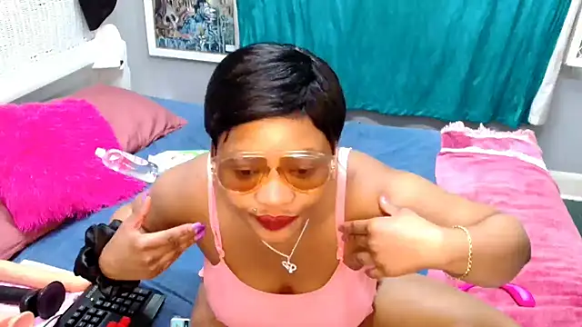 Snapshot of RoxyLuvxxx chatting on 1, 3, 2026 RoxyLuvxxx online show from 1, 3, 2026