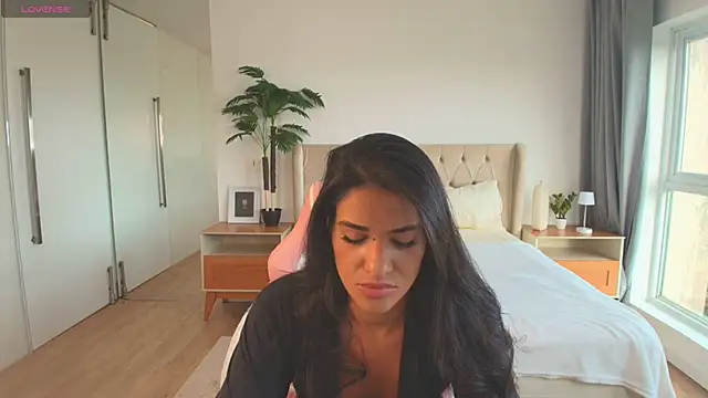 Maxine Spencer online show from 3, 3, 2026