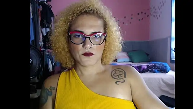 Snapshot of Queen_Domme_de_paus chatting on 2, 2, 2026 Queen Domme de paus online show from 2, 2, 2026