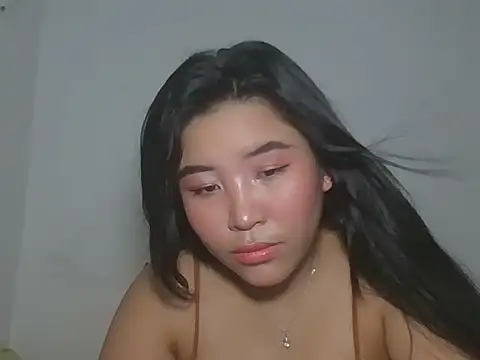 Snapshot of Zyeiii chatting on 6, 3, 2026 Zyeiii online show from 6, 3, 2026