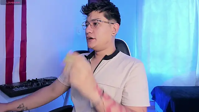 Theo Rowan online show from 23, 4, 2026