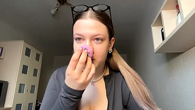 Snapshot of JammieMickiewicz chatting on 6, 3, 2026 JammieMickiewicz online show from 6, 3, 2026