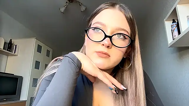 Snapshot of JammieMickiewicz chatting on 8, 3, 2026 JammieMickiewicz online show from 8, 3, 2026