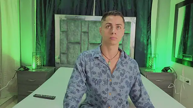 Snapshot of LeoMonnroe chatting on 27, 2, 2026 LeoMonnroe online show from 27, 2, 2026