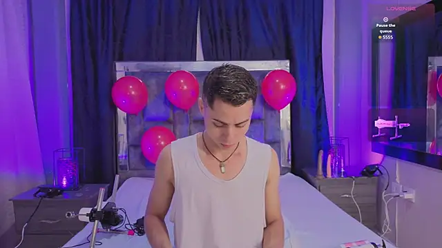 Snapshot of LeoMonnroe chatting on 1, 3, 2026 LeoMonnroe online show from 1, 3, 2026