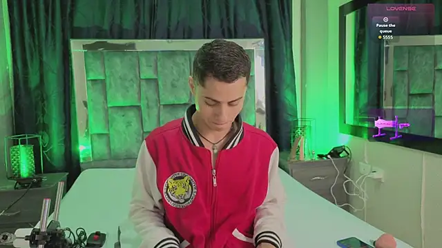 Snapshot of LeoMonnroe chatting on 5, 3, 2026 LeoMonnroe online show from 5, 3, 2026