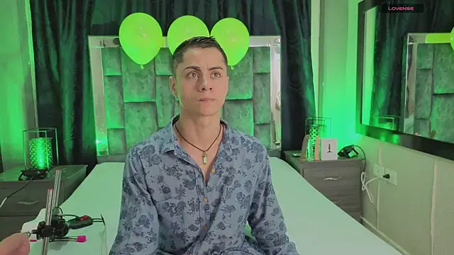 Snapshot of LeoMonnroe chatting on 6, 3, 2026 LeoMonnroe online show from 6, 3, 2026